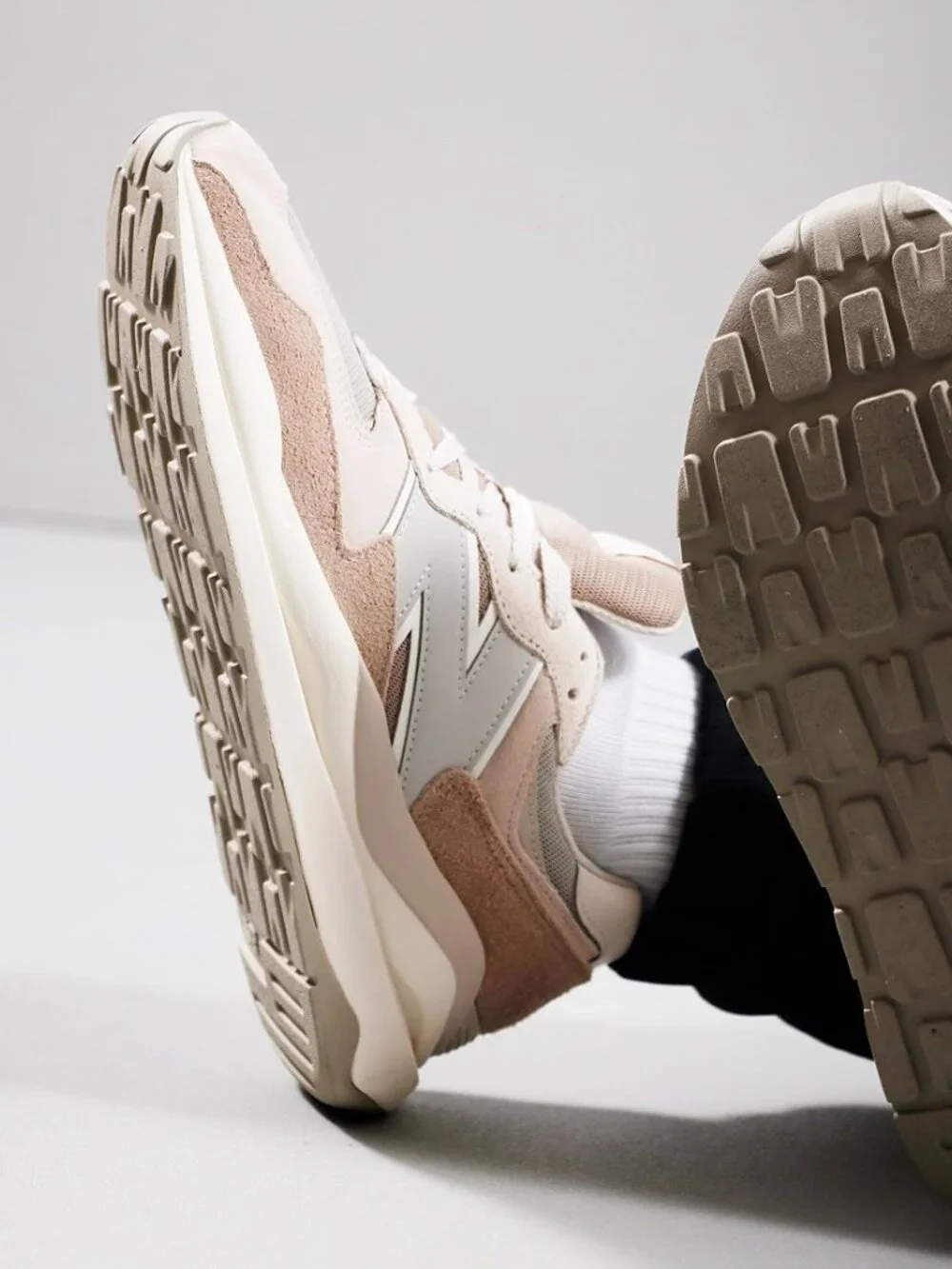 New Balance 5740 Moonbeam, Mindful Grey Low Top Sneaker - Picture 2 of 8